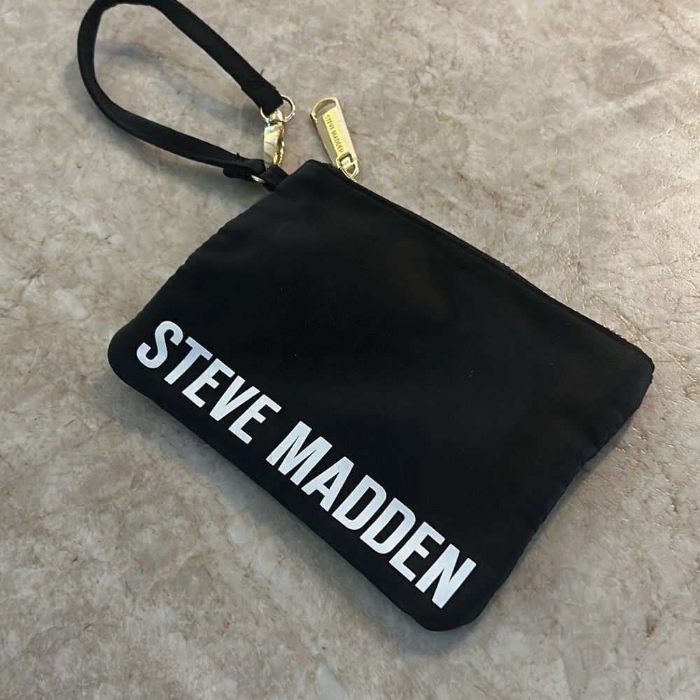 Steve Madden Black Wrisltlet